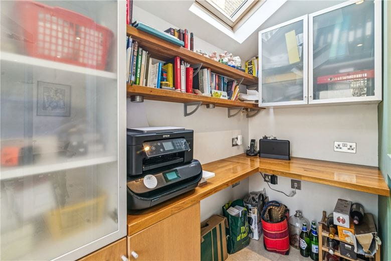 2 bedroom flat, Wingrave Road, London W6 - Available