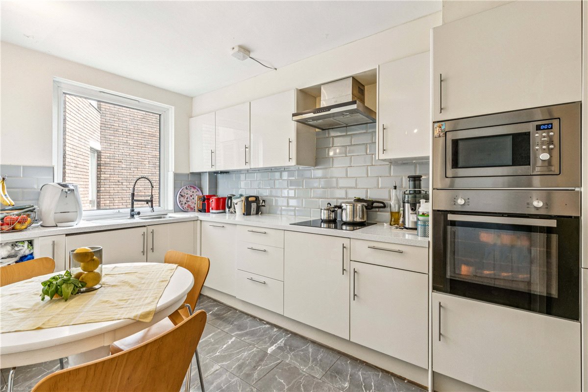 2 bedroom flat, Alder Lodge, 73 Stevenage Road SW6 - Available