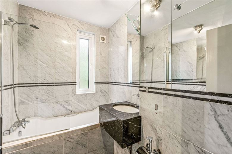 2 bedroom flat, Alder Lodge, 73 Stevenage Road SW6 - Available