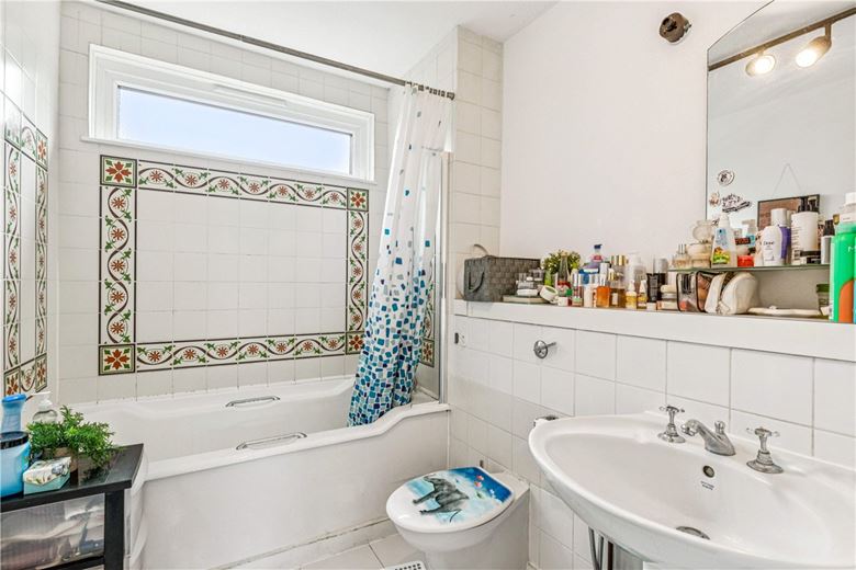 2 bedroom flat, Alder Lodge, 73 Stevenage Road SW6 - Available