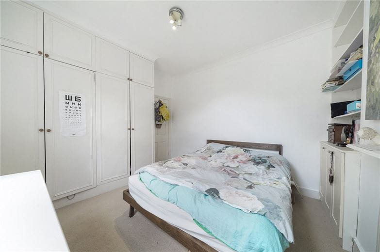 3 bedroom flat, Bronsart Road, Fulham SW6 - Available