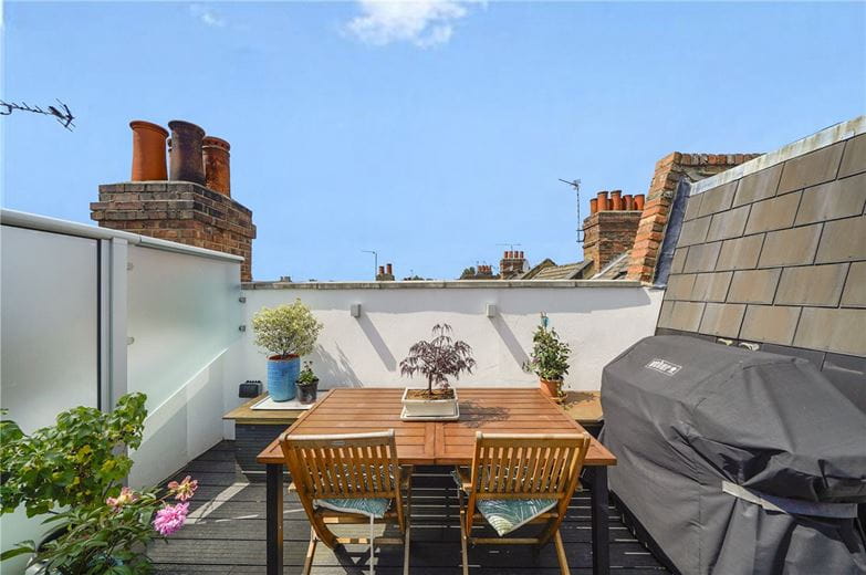 3 bedroom flat, Bronsart Road, Fulham SW6 - Available