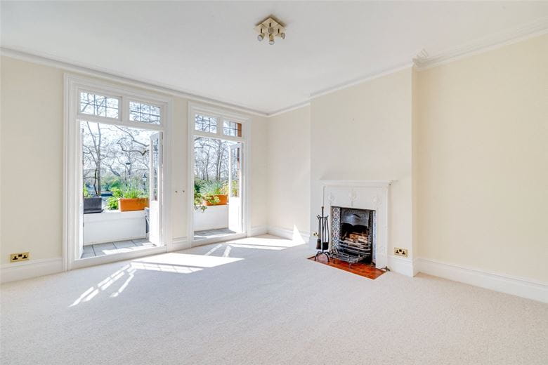 3 bedroom flat, Bishops Mansions, Stevenage Road SW6 - Available