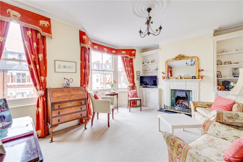 2 bedroom flat, Queensmill Road, London SW6 - Available