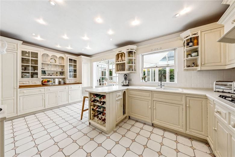 3 bedroom house, Burlington Road, London SW6 - Available