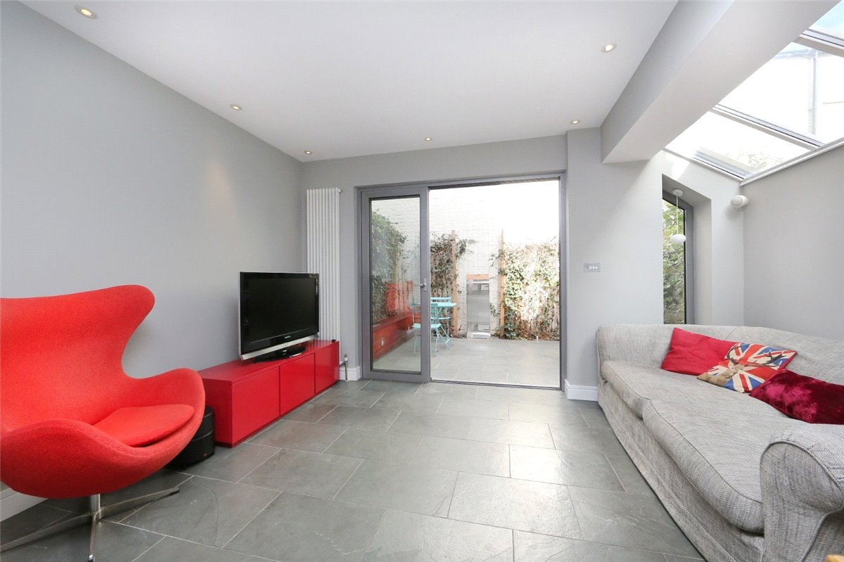 2 bedroom flat, Stephendale Road, London SW6 - Available