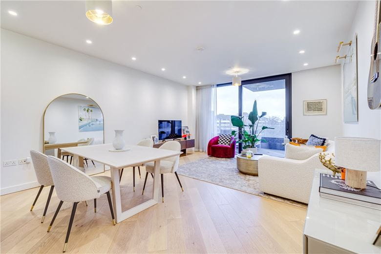 2 bedroom flat, Wood Crescent, London W12 - Available