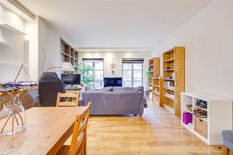 2 bedroom flat, Farm Lane, London SW6 - Available