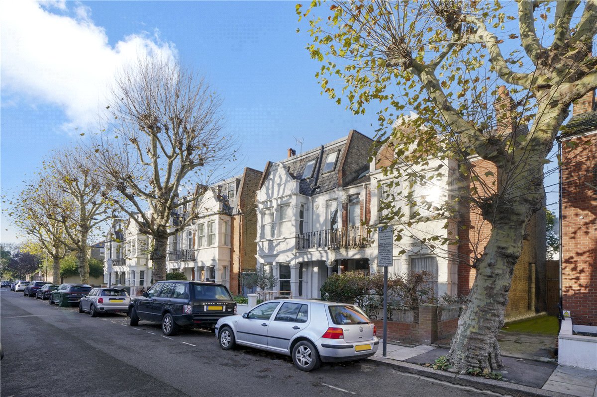3 bedroom house, Ellerby Street, London SW6 - Available