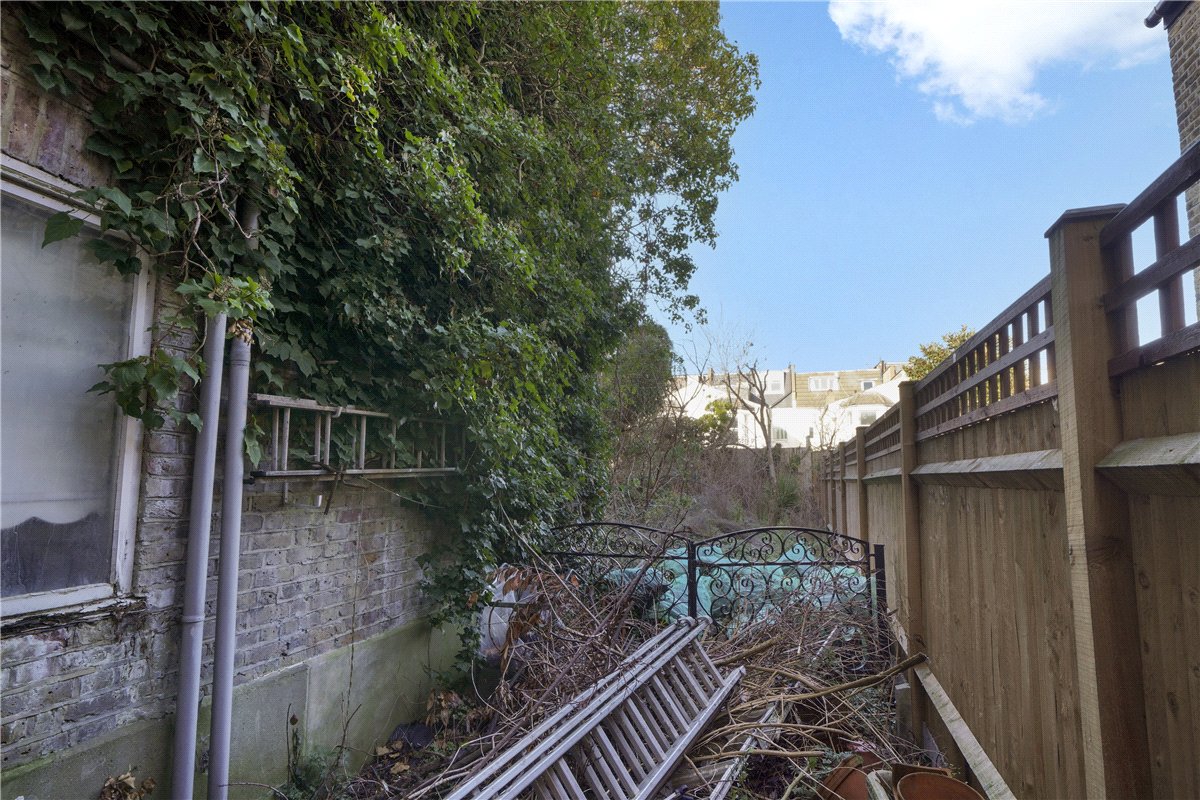 3 bedroom house, Ellerby Street, London SW6 - Available