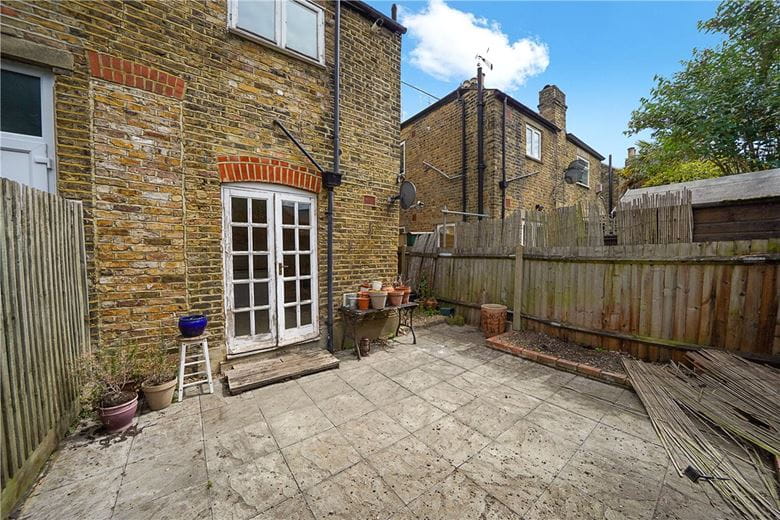 2 bedroom flat, Edenvale Street, London SW6 - Sold