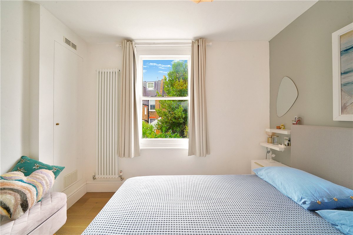 2 bedroom flat, Mirabel Road, London SW6 - Available