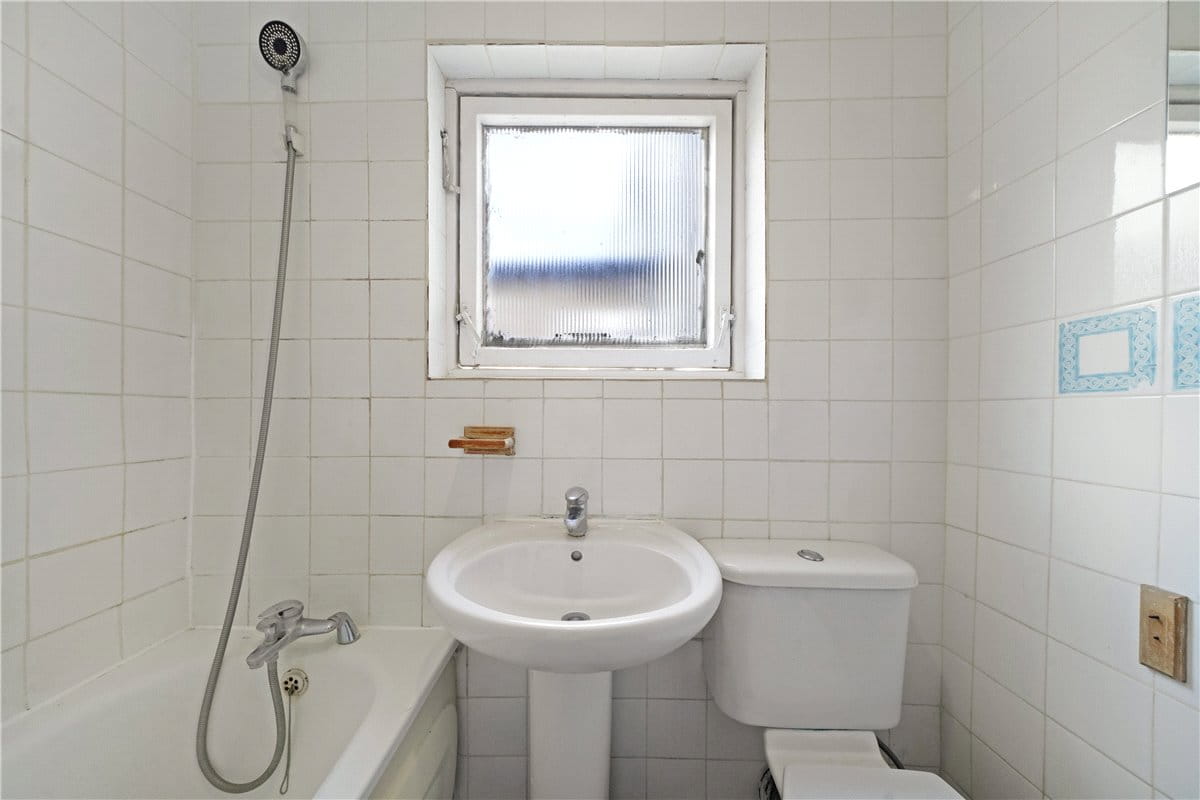 2 bedroom flat, Kinnoul Road, London W6 - Available