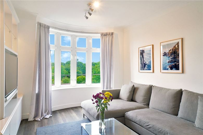 2 bedroom flat, Fulham High Street, London SW6 - Available
