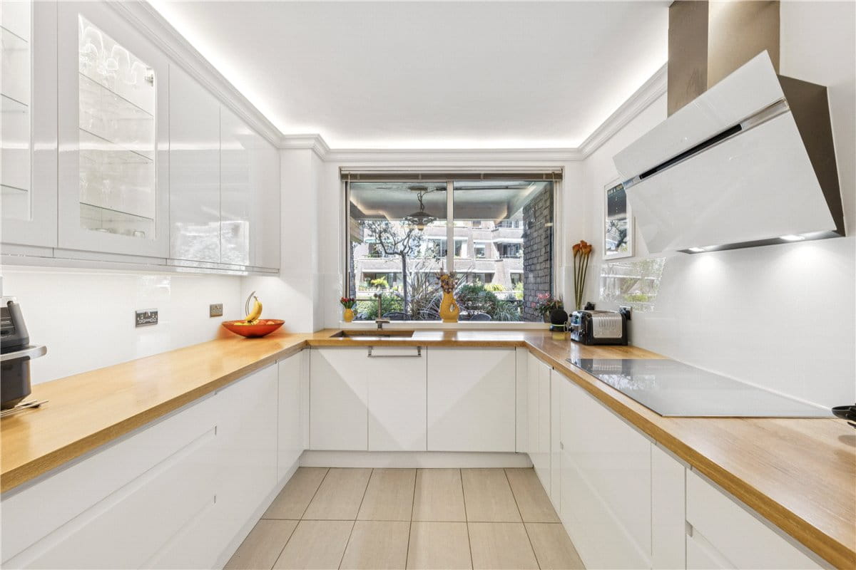 2 bedroom flat, Stevenage Road, London SW6 - Available