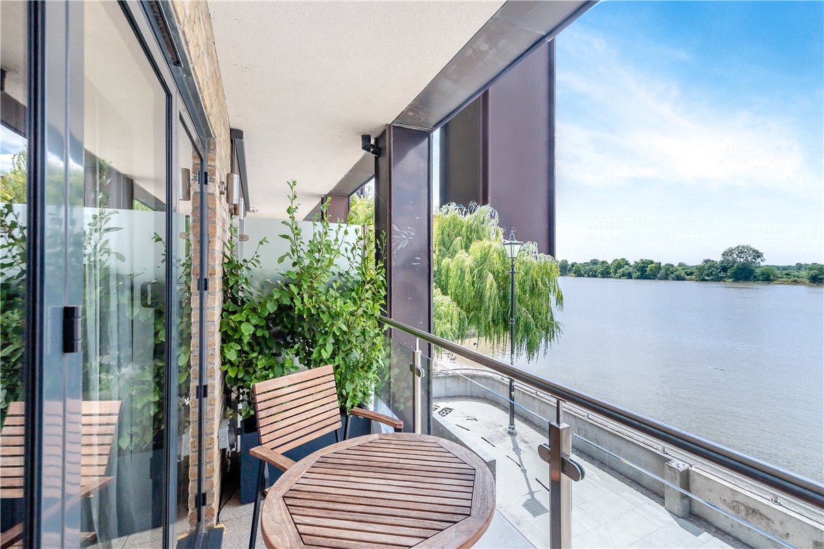 3 bedroom house, Rainville Road, London W6 - Available