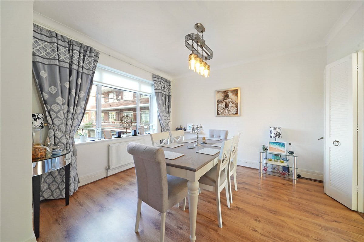 2 bedroom flat, Barons Keep, Gliddon Road W14 - Available