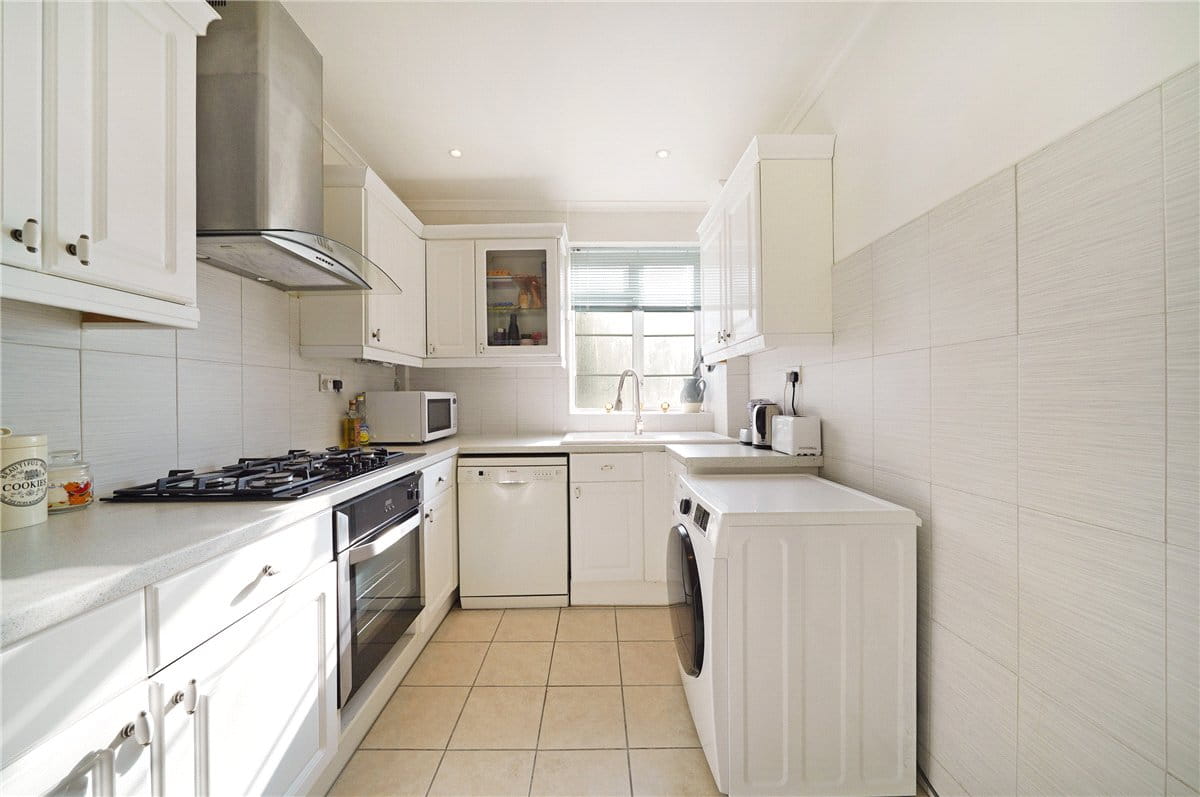 2 bedroom flat, Barons Keep, Gliddon Road W14 - Available