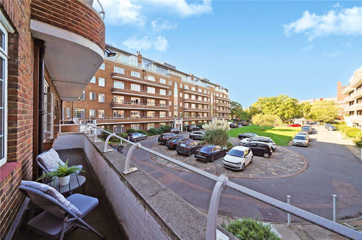 2 bedroom flat, Barons Keep, Gliddon Road W14 - Available