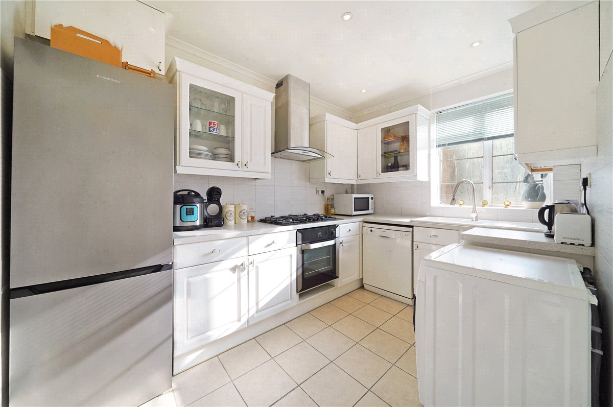 2 bedroom flat, Barons Keep, Gliddon Road W14 - Available