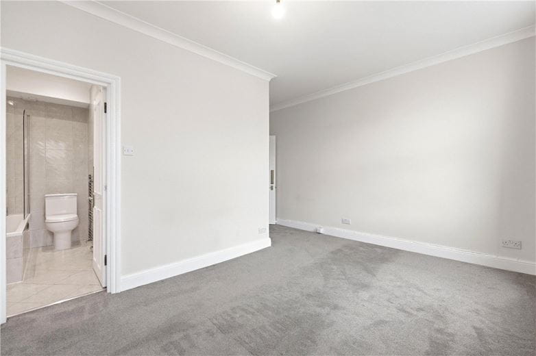 2 bedroom flat, Munster Road, London SW6 - Available