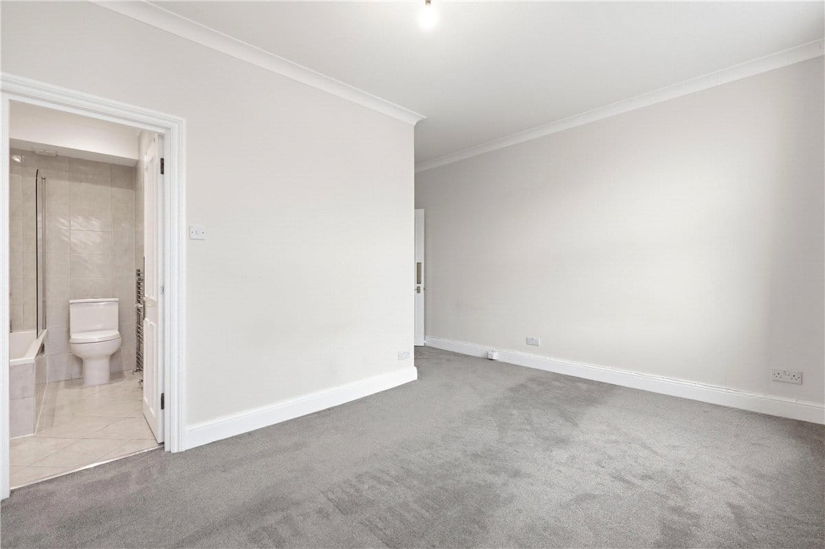 2 bedroom flat, Munster Road, London SW6 - Available