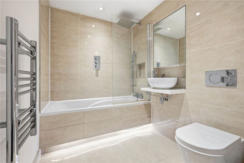 3 bedroom flat, Lillie Road, London SW6 - Available