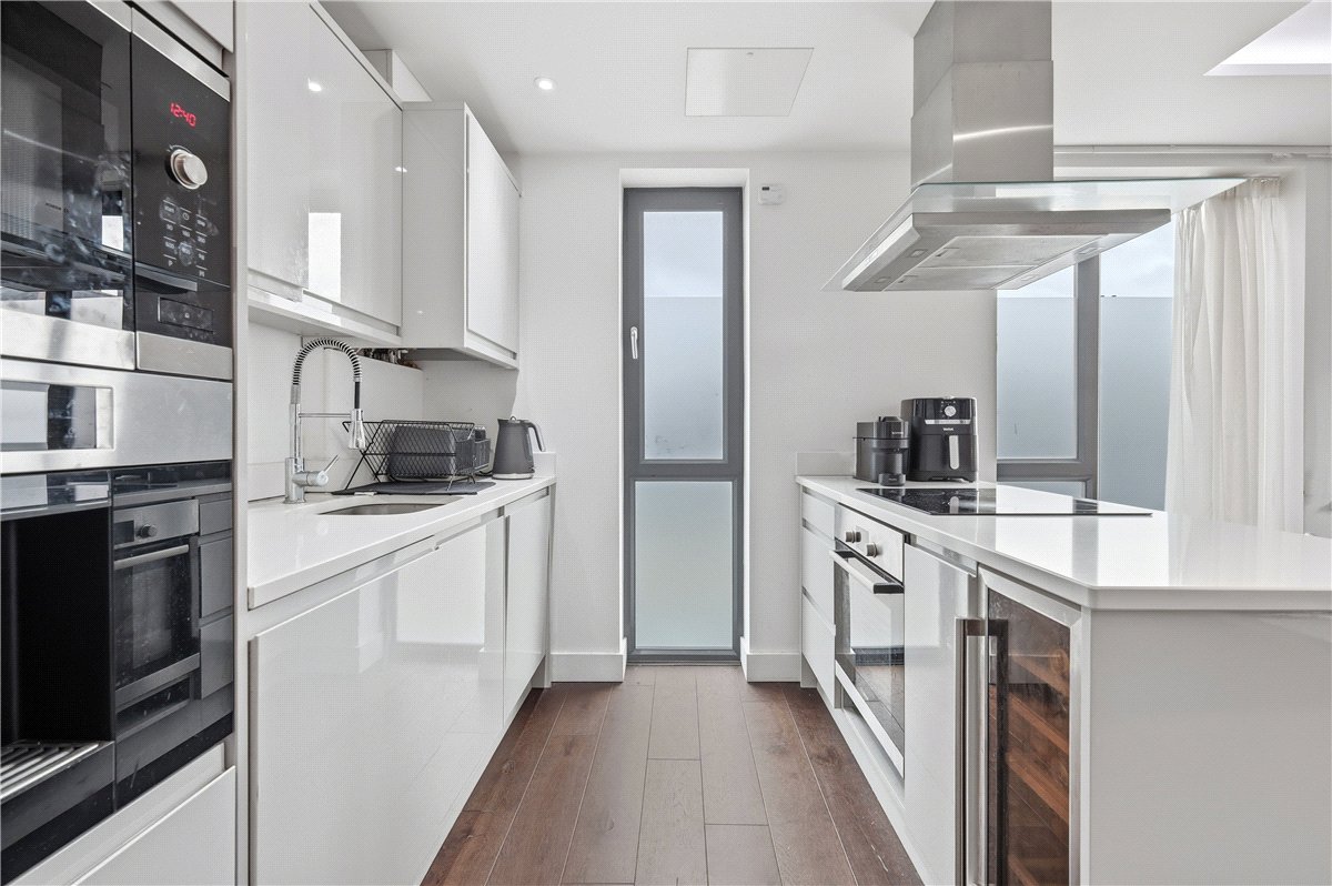 3 bedroom flat, Lillie Road, London SW6 - Available