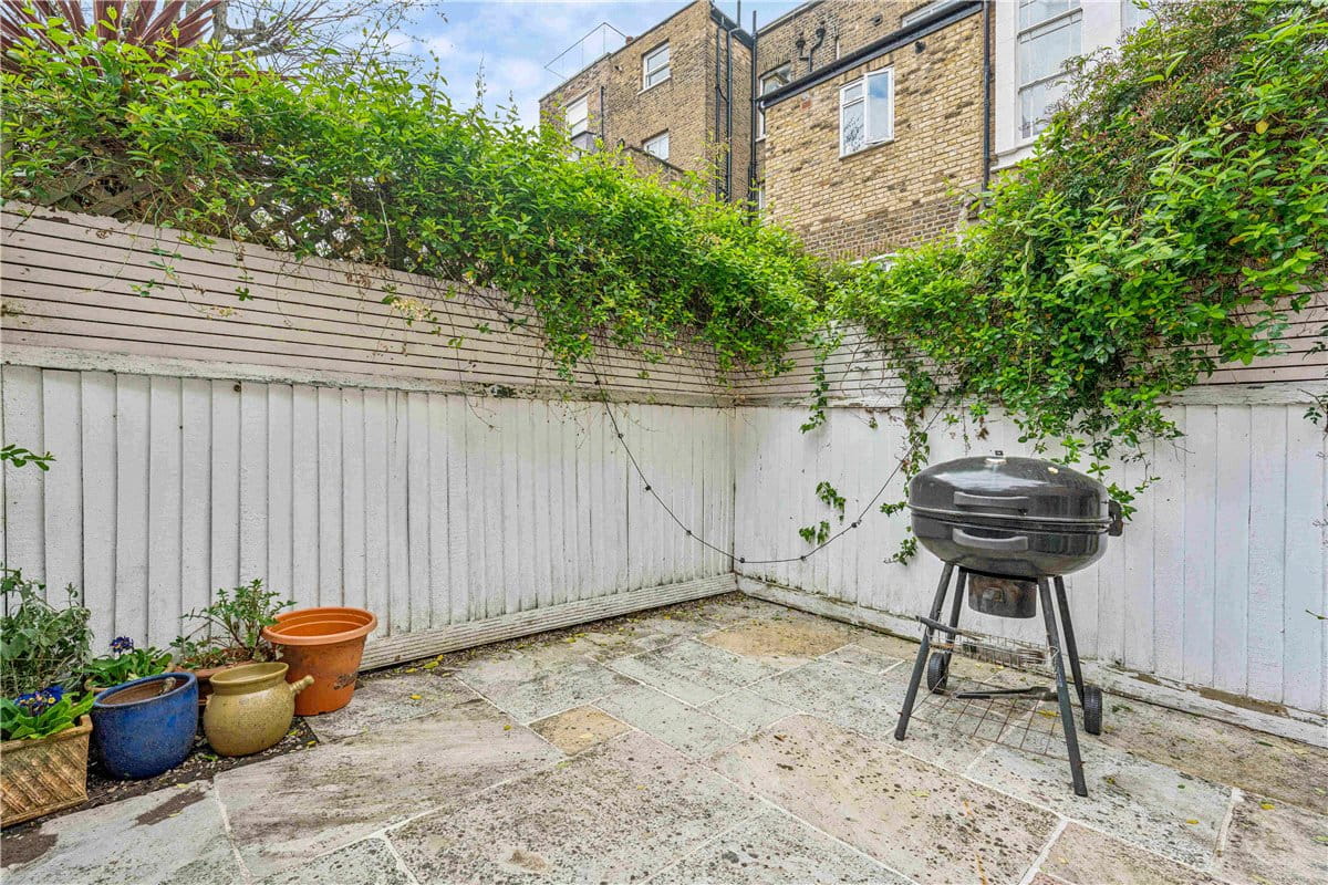 2 bedroom flat, Hildyard Road, London SW6 - Available