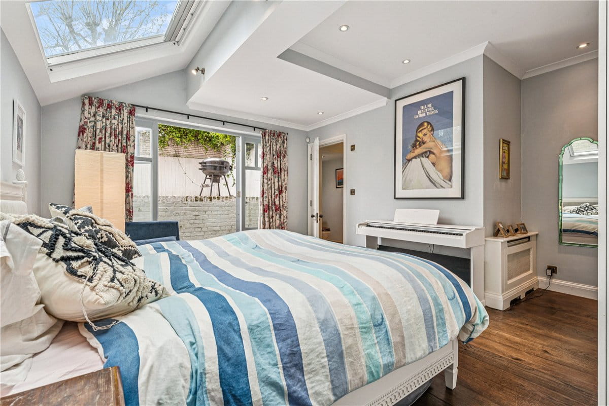 2 bedroom flat, Hildyard Road, London SW6 - Available