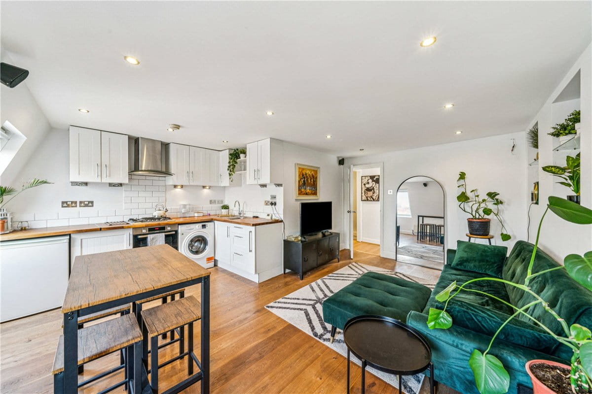 1 bedroom flat, Lillie Road, London SW6 - Available