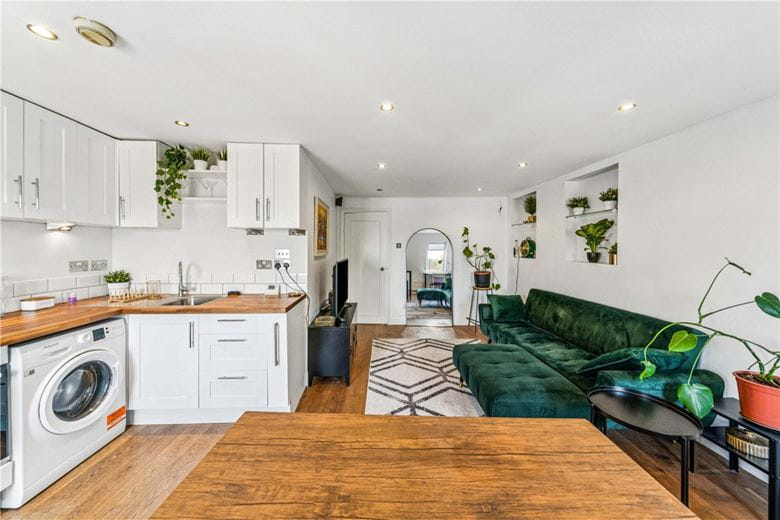 1 bedroom flat, Lillie Road, London SW6 - Available