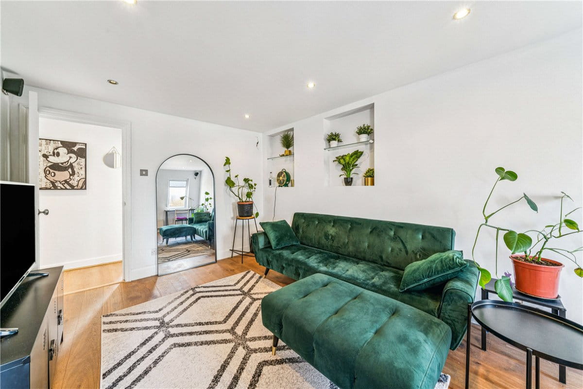 1 bedroom flat, Lillie Road, London SW6 - Available