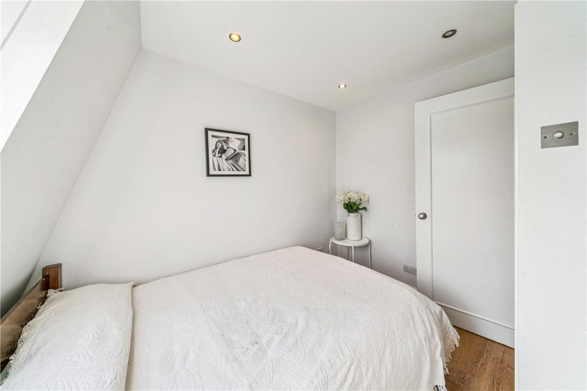 1 bedroom flat, Lillie Road, London SW6 - Available