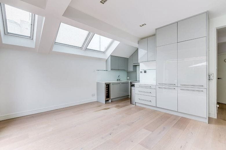 2 bedroom flat, Rowallan Road, London SW6 - Sold STC