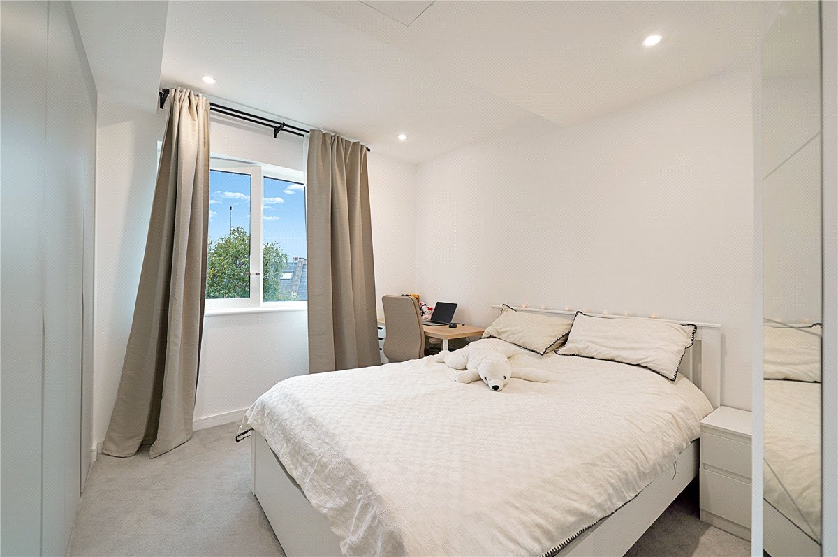 2 bedroom flat, Tierney Lane, London W6 - Available