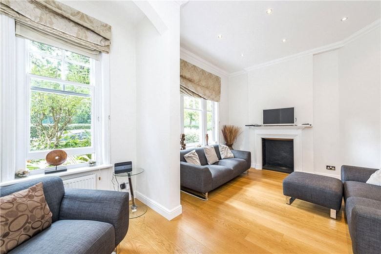 3 bedroom flat, Bishops Mansions, Bishops Park Road SW6 - Available