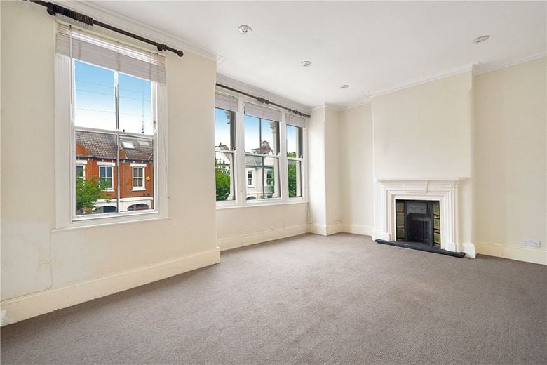 2 bedroom flat, Edenvale Street, London SW6 - Available