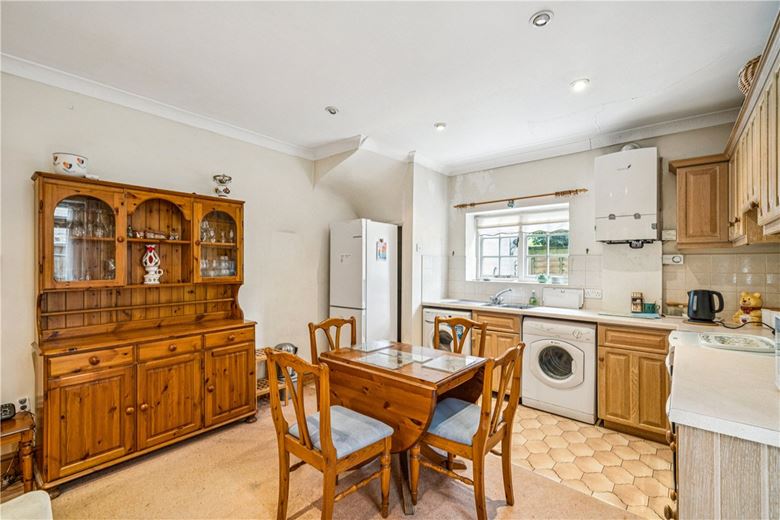 2 bedroom flat, Harbord Street, London SW6 - Available