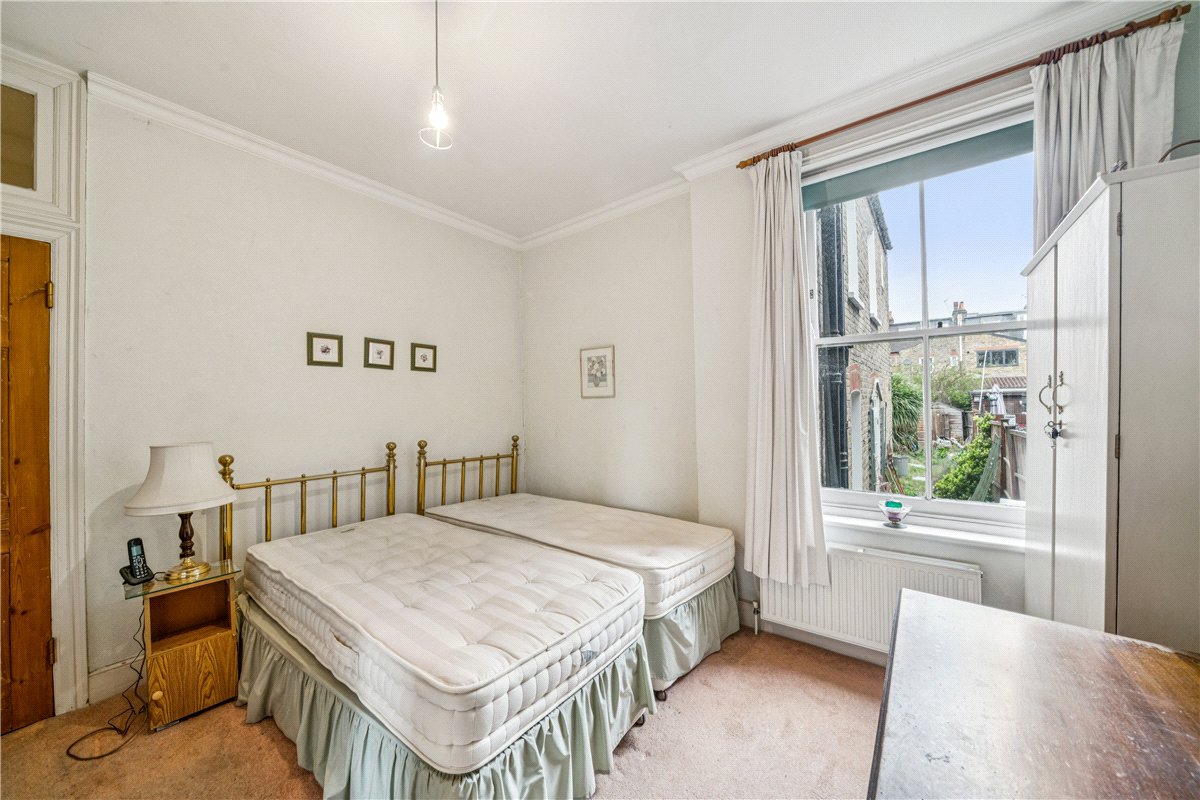 2 bedroom flat, Harbord Street, London SW6 - Available