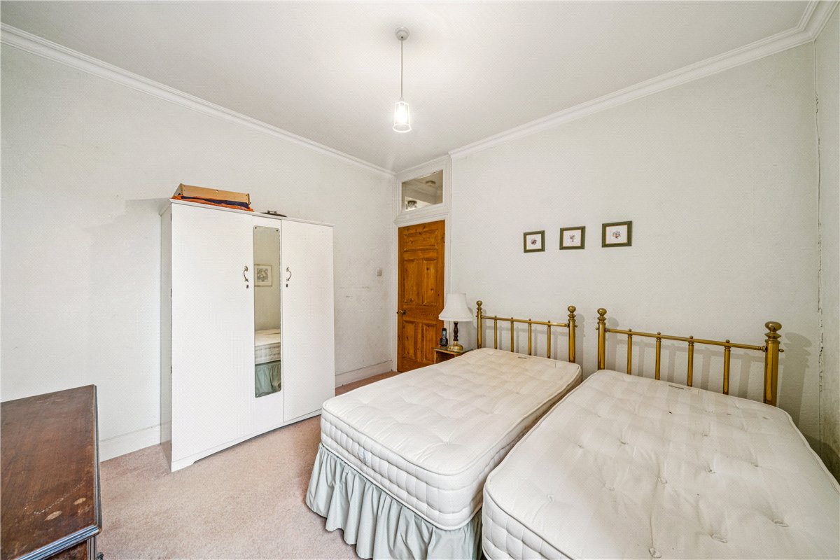 2 bedroom flat, Harbord Street, London SW6 - Available