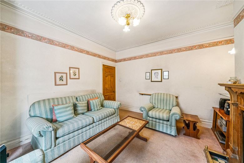 2 bedroom flat, Harbord Street, London SW6 - Available