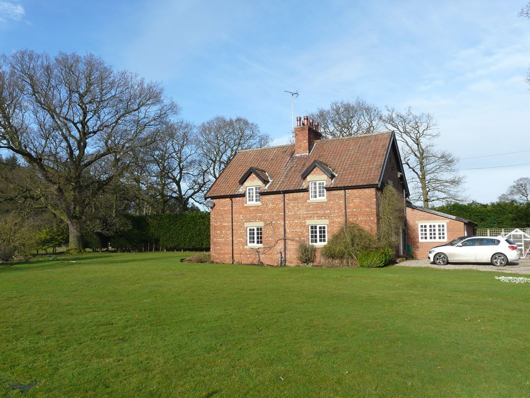 5 bedroom house, Camp Hill, Kirklington DL8 - Let Agreed