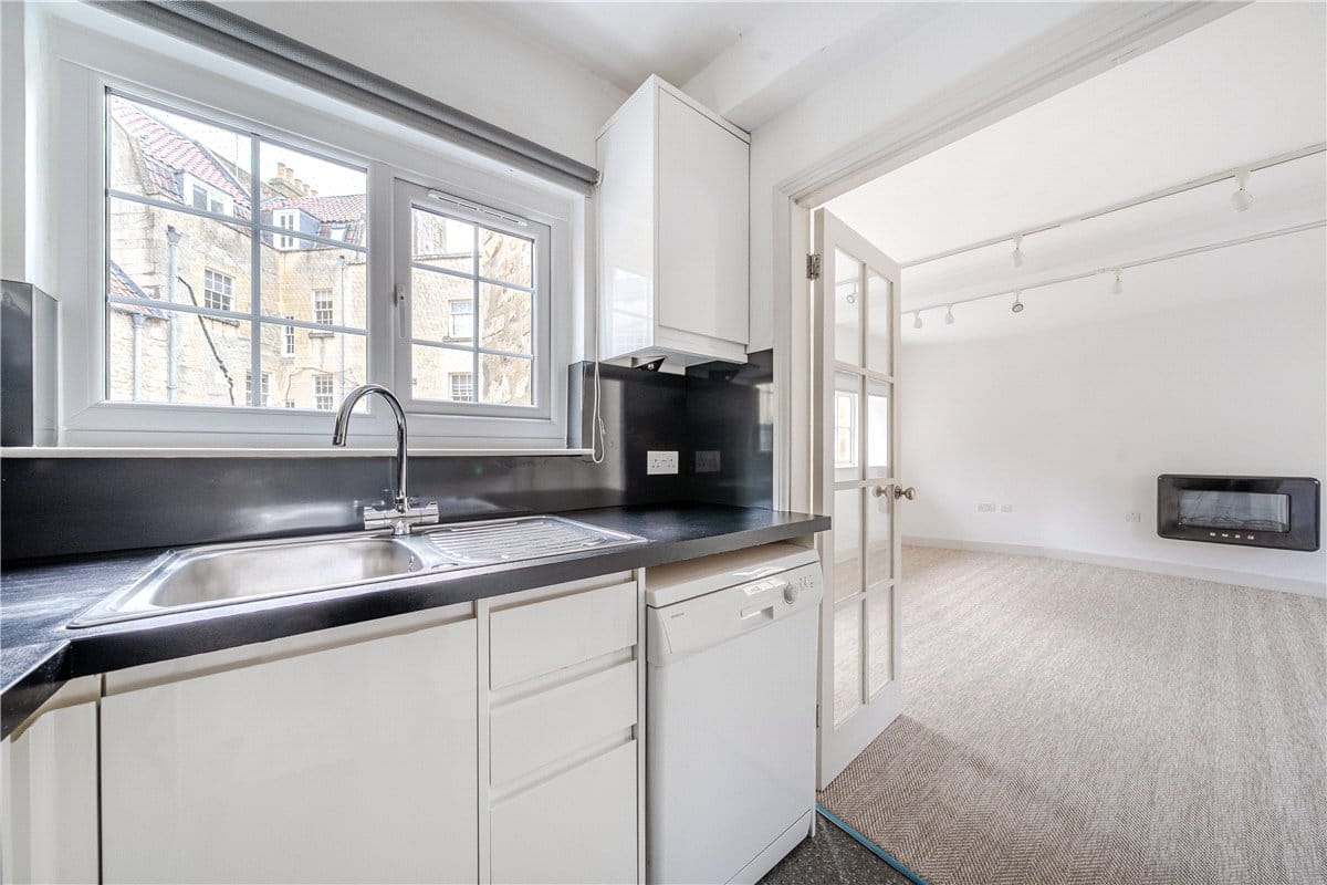 2 bedroom maisonette, Monmouth Street, Bath BA1 - Available