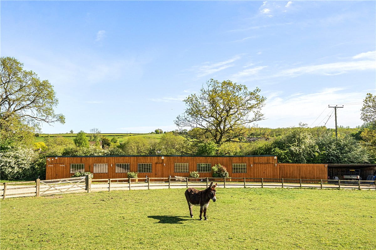 25.6 acres House, Siston, Bristol BS16 - Available