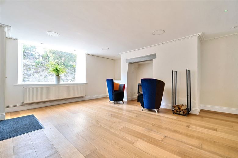 2 bedroom cottage, High Street, Batheaston BA1 - Available