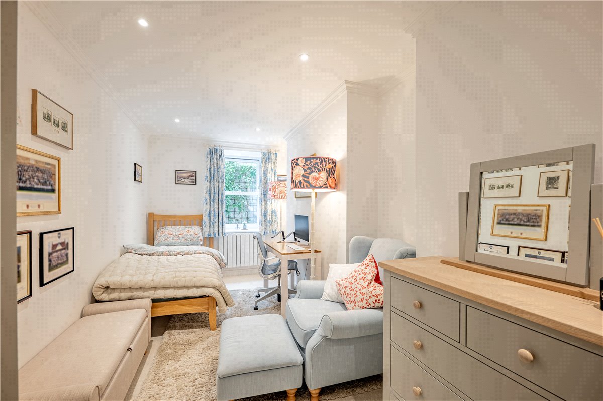 2 bedroom flat, Upper Oldfield Park, Bath BA2 - Sold