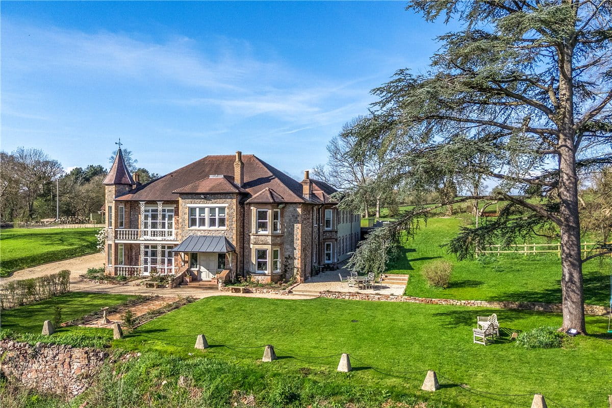 8 bedroom house, Rock Road, Wick BS30 - Available