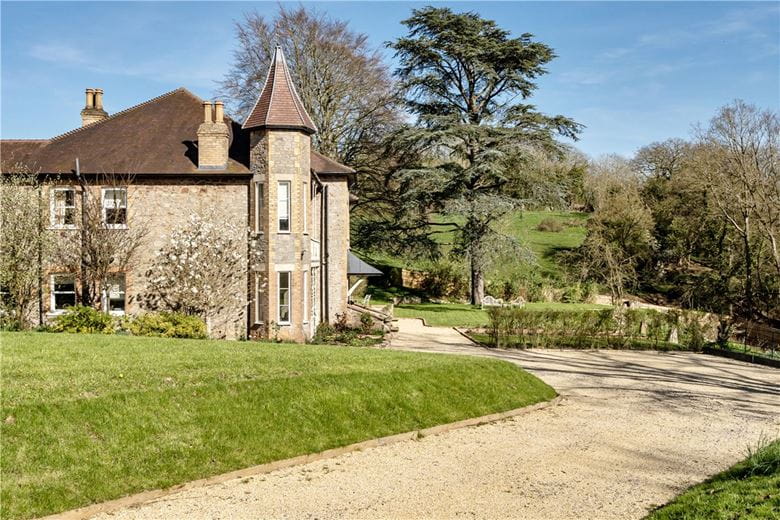 8 bedroom house, Rock Road, Wick BS30 - Available