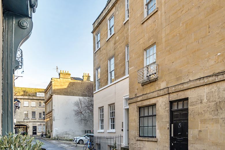 1 bedroom flat, Harington Place, Bath BA1 - Available